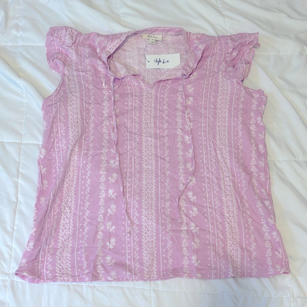 Lilac blouse with ruffle sleeve